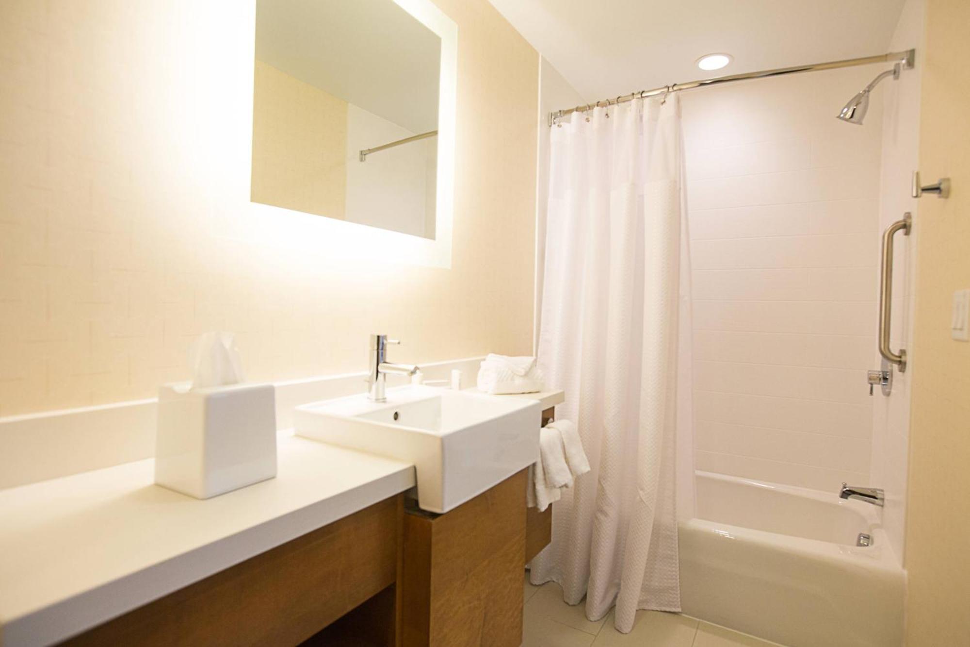 Springhill Suites By Marriott Bloomington Extérieur photo